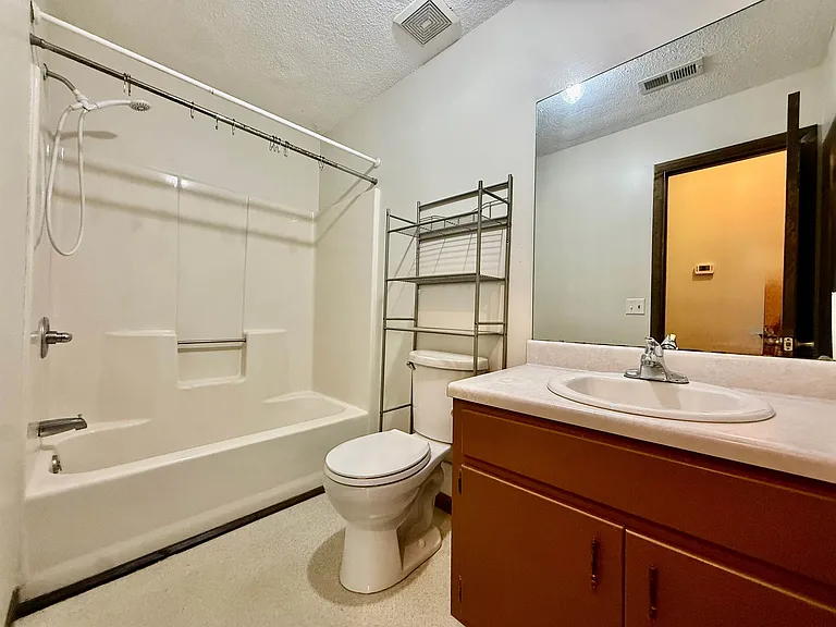1103 Main Ave NE — Photo 9