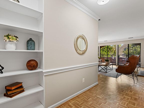 4th image of 601 Wilkes St APT 204