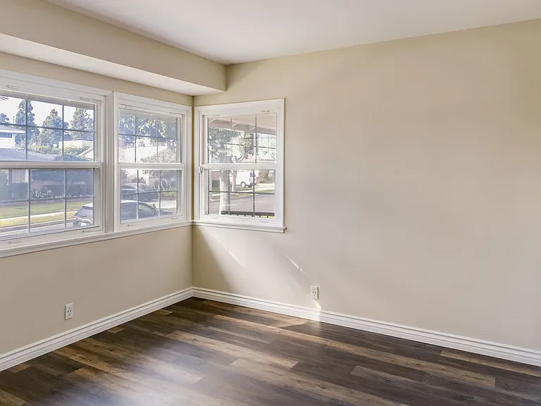 10608 S 8th Ave — Photo 23