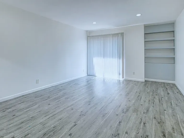 Canyon Crest Apts — Photo 11