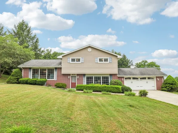 625 Palo Alto Dr, Ellwood City, PA 16117
