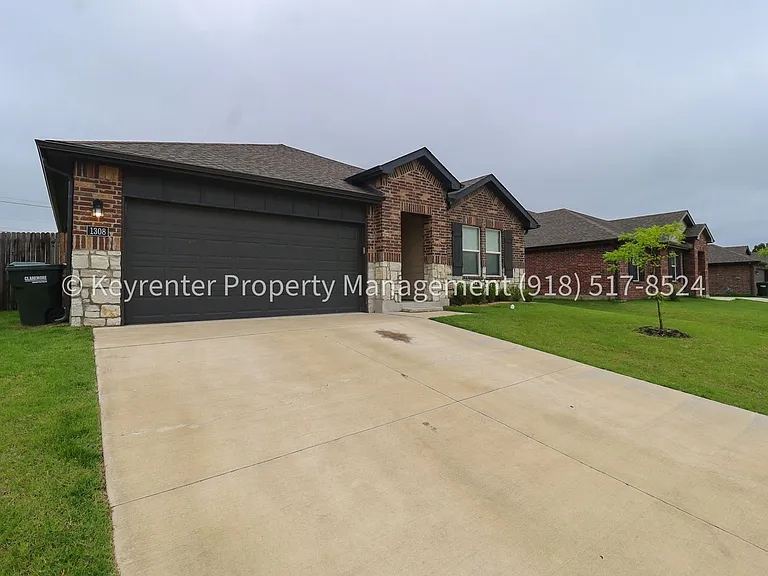 1308 Sunstone St — Photo 3