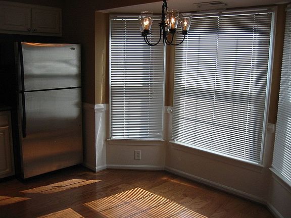 4th image of 962 Colonial Meadows Way