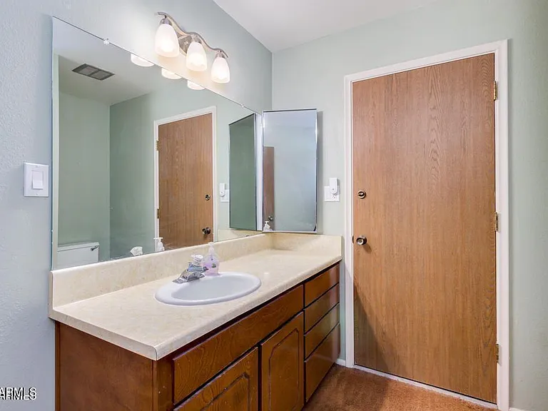 1536 E Gemini Dr — Photo 27