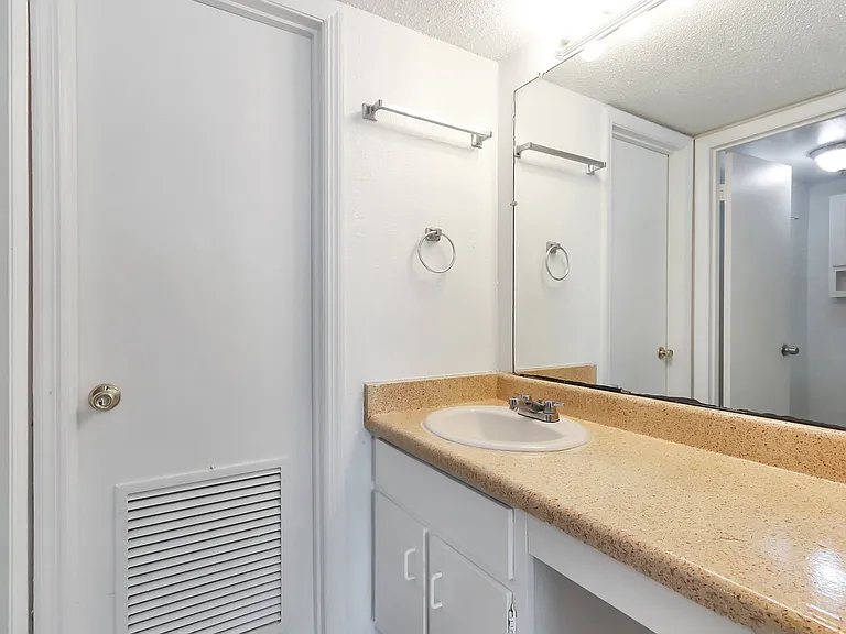 2529 Caper Ln #105 — Photo 4
