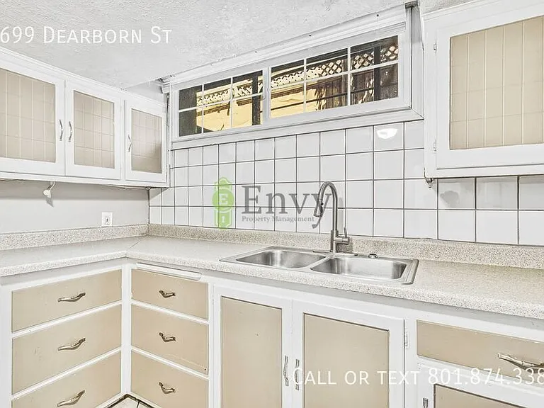 2699 S Dearborn St — Photo 6