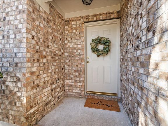 3rd image of 1601 Highland Ct