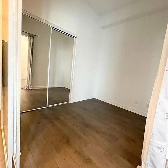 297 College St #1001 — Photo 9