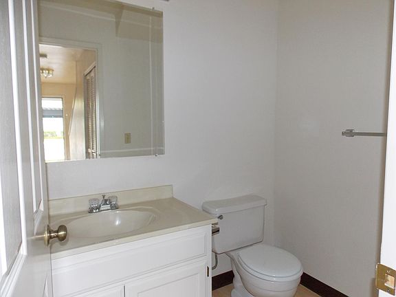 4th image of 117 Elbridge Ave APT D