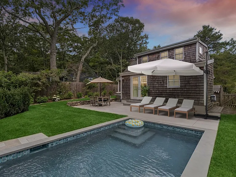 Wickatuck Dr — Photo 1