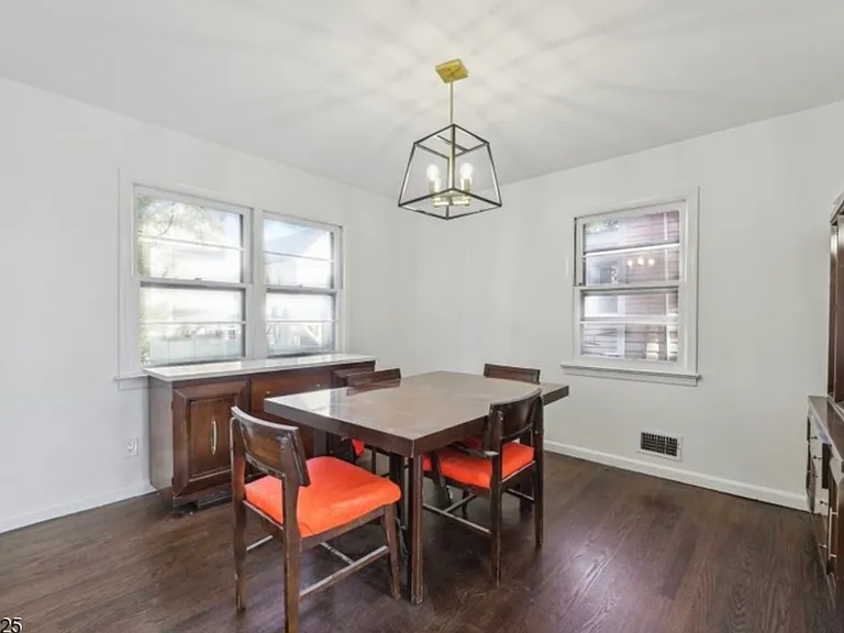 737 Linden Ave — Photo 4