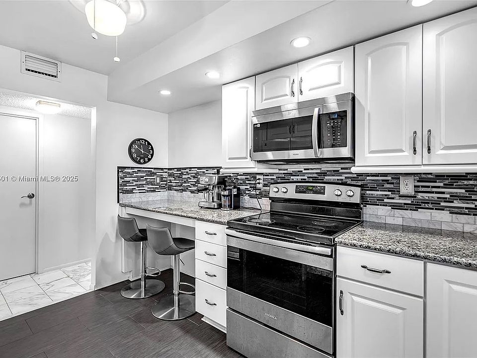1st image of 1000 Parkview Dr #751