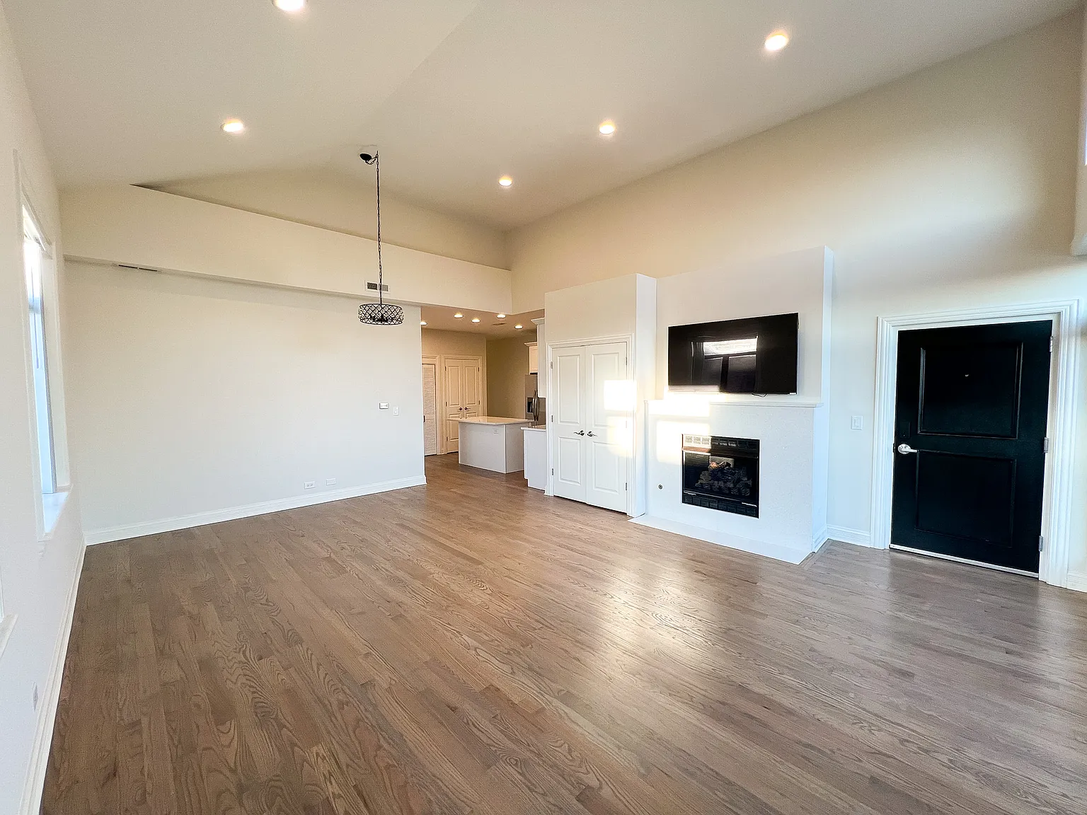 2 bed, 1450 sqft, $4,900 — Photo 4
