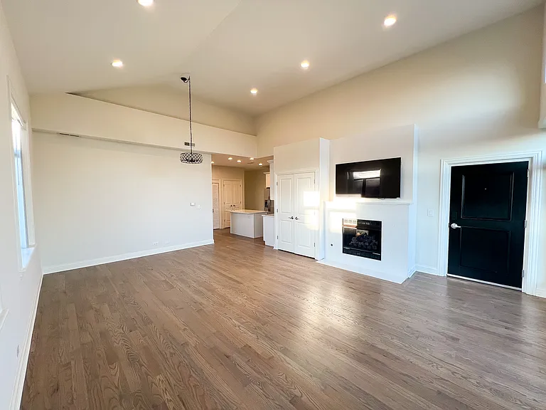 1701 W Chicago Ave #3 — Photo 4