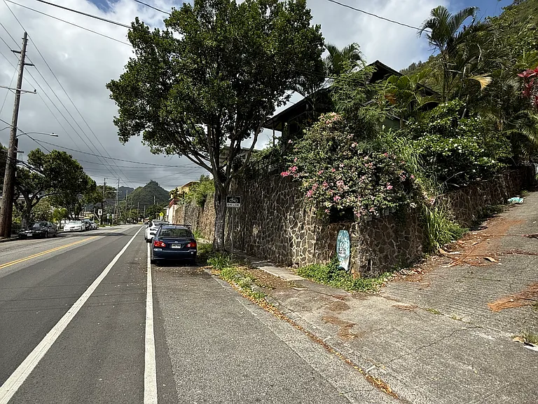 2043 10th Ave — Photo 3