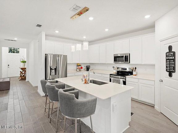 3rd image of 15608 WHISPERING FIR Drive