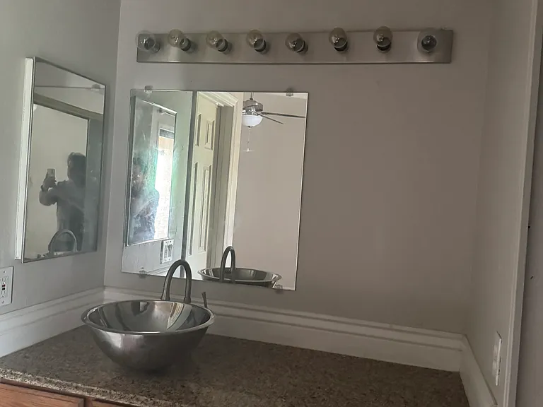 4240 N Longview Ave #2 — Photo 16