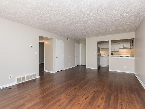 5th image of 930 Tierra Linda Dr APT 304