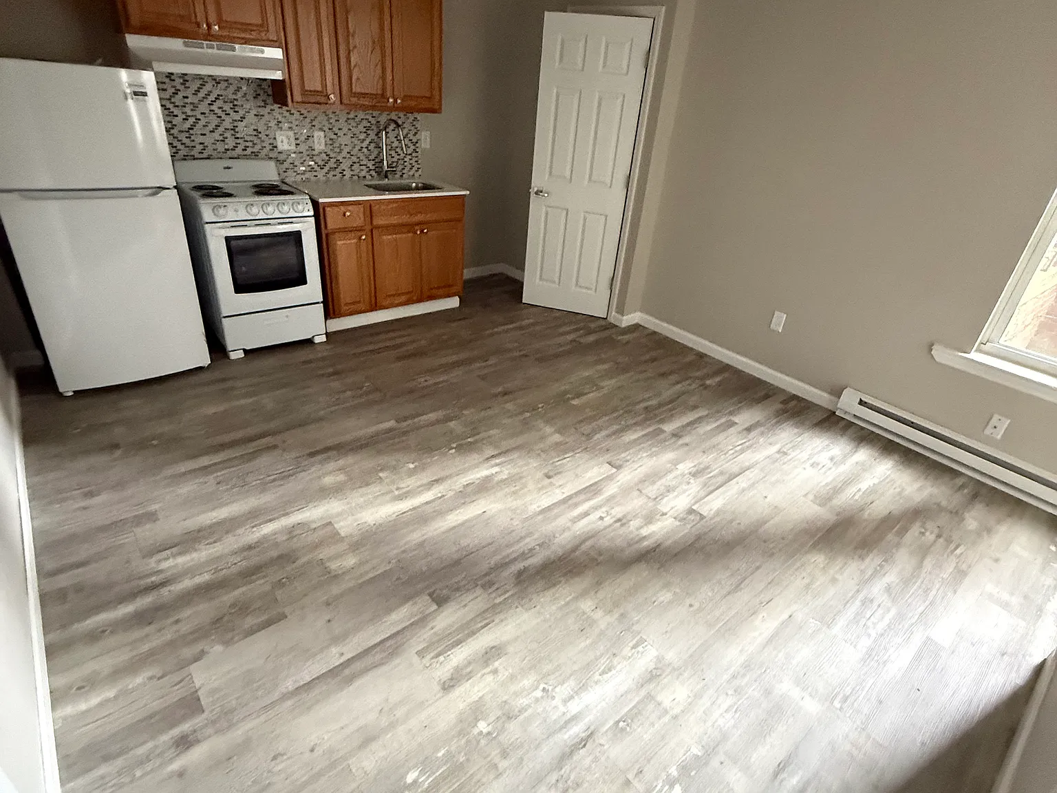 1 bed, 400 sqft, $1,350 — Photo 1