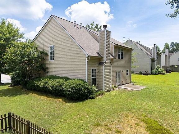 3rd image of 2148 Saint Albans Pl