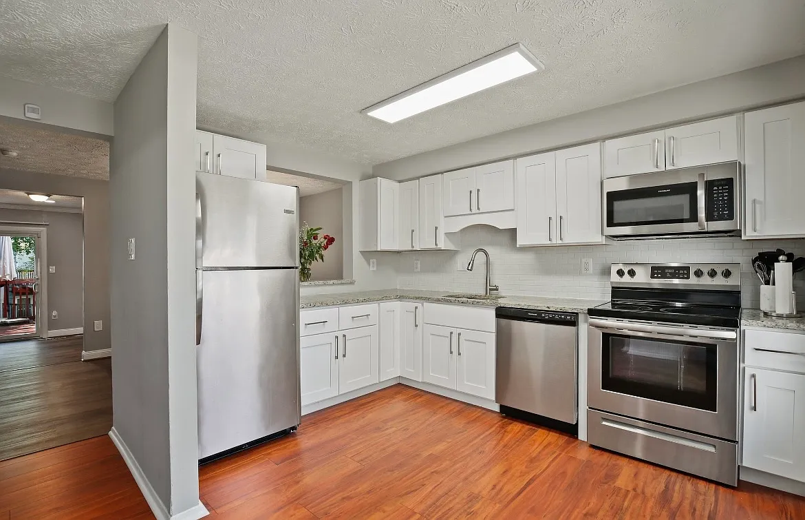 4 bed, 3.5 bath, 1600 sqft, $3,500 — Photo 4