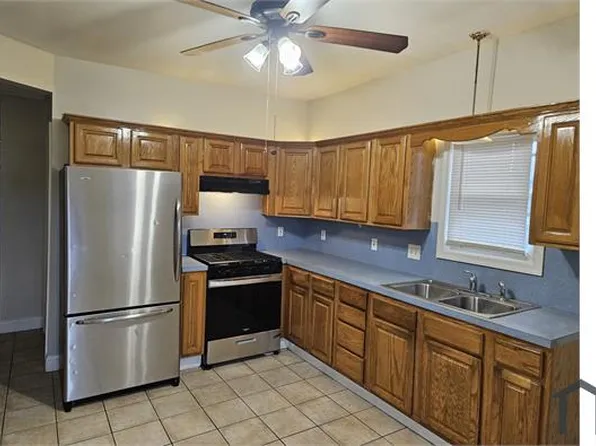 90 Cochran St, Chicopee, MA 01020