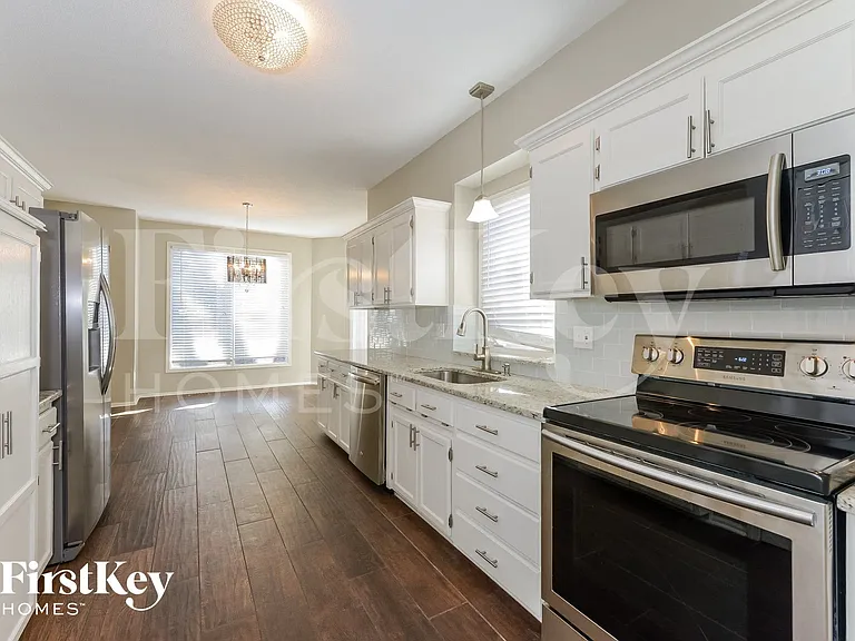 6914 NW Pleasant View Ct — Photo 4