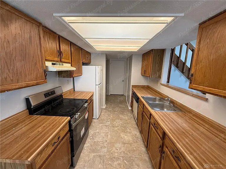 1453 Sanzon Dr — Photo 12