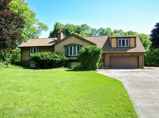 28692 W Roberts Rd, Barrington, IL 60010