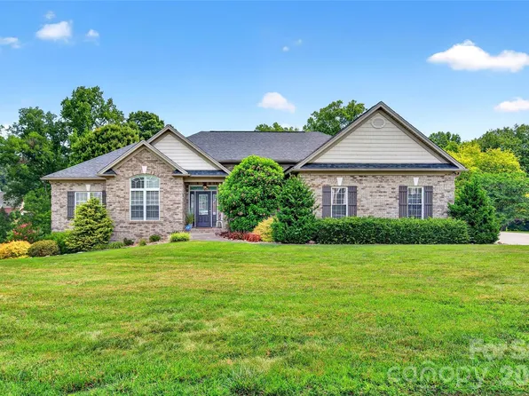 1136 Fox Chase Dr, Newton, NC 28658