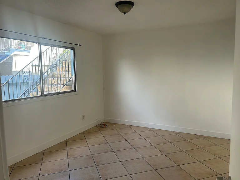 1820 W Glenoaks Ave #A — Photo 7