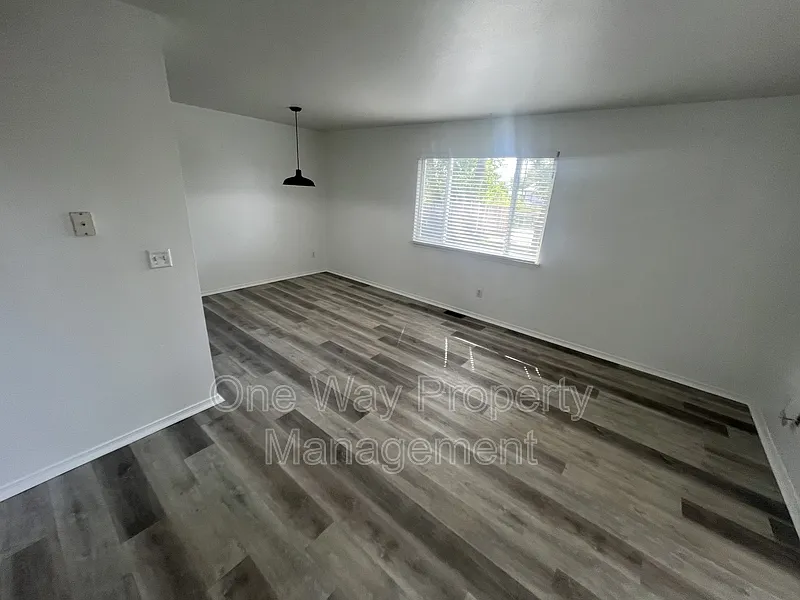 2 bed, 1.0 bath, $1,150 — Photo 4