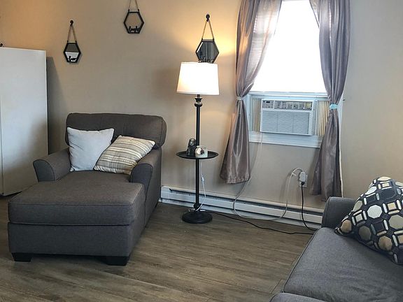 5th image of 321 Viand St #1