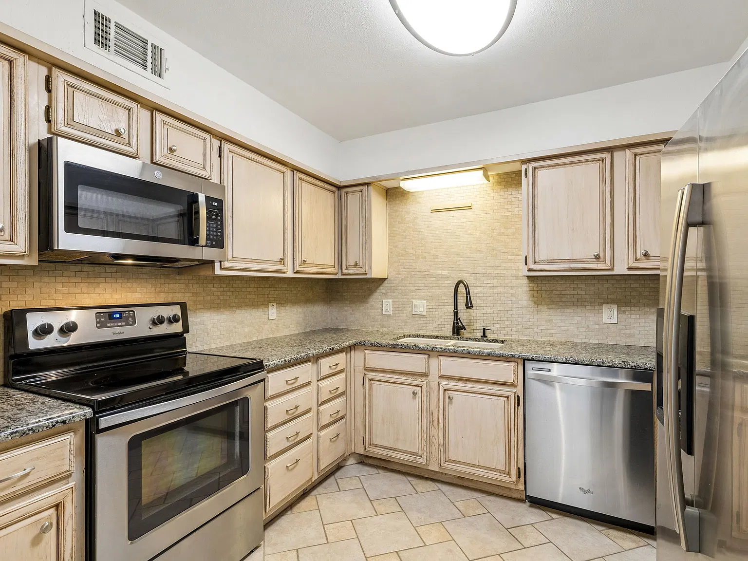 2 bed, 1406 sqft, $2,500 — Photo 3