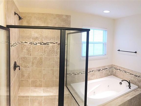 3rd image of 1001 Silverwood Dr