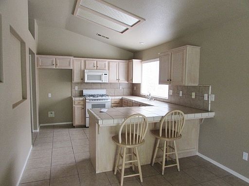 2nd image of 3819 S Pride St