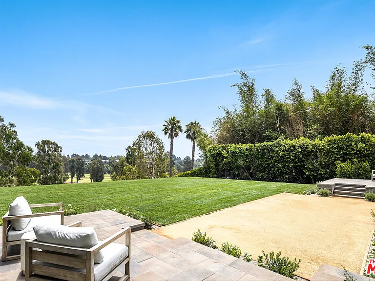 992 Napoli Dr — Photo 17