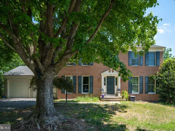 10 Bridgeport Cir, Stafford, VA 22554