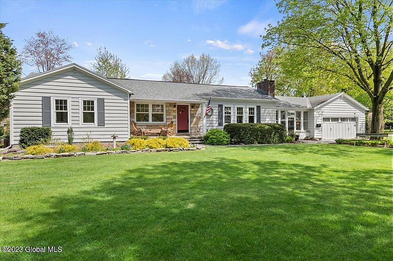 3rd image of 289 Lake Avenue