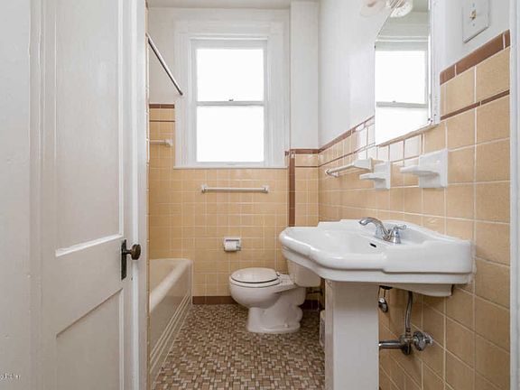 4th image of 1326 Hepburn Ave