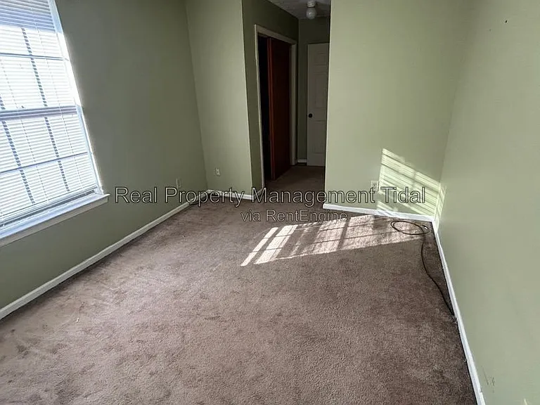 361 Circuit Ln — Photo 8