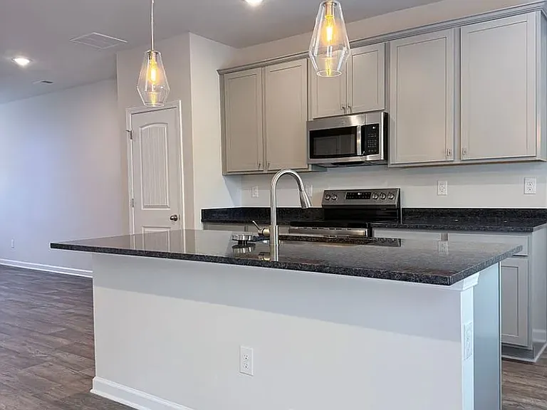 3276 Hamlet Loop — Photo 7
