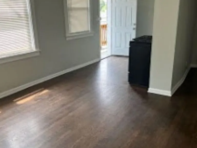 6402 S Albany Ave — Photo 2