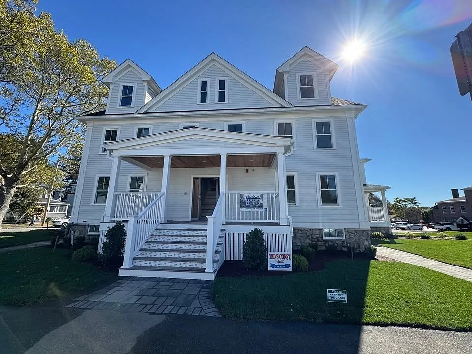 41 Elm St #102
