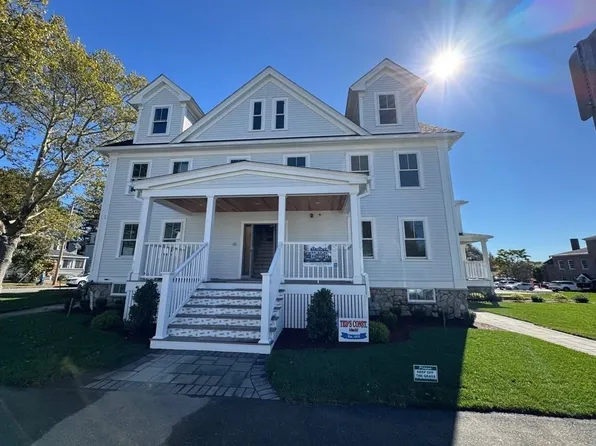 41 Elm St #102, Andover, MA 01810