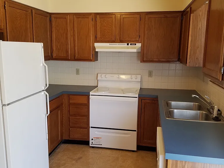 3266-3268 E Longfellow Ct — Photo 6