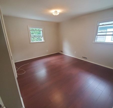 5th image of 8 Evelyn Ct