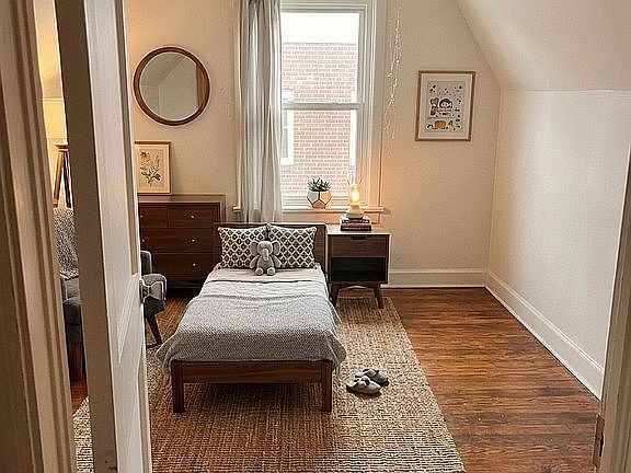 3rd image of 4619 Center Ave