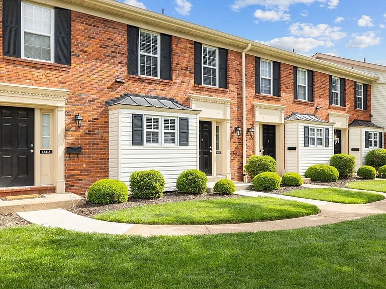 Exterior at Woods Mill Park Apartments & Townhomes