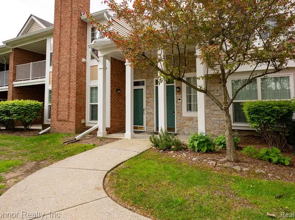 56288 Troon Dr N, Utica, MI 48316